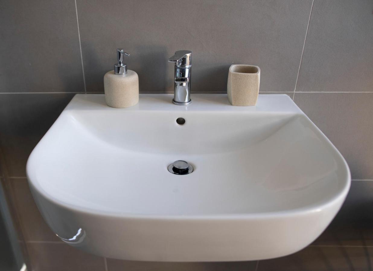 Smart Central Apartments Милано Екстериор снимка