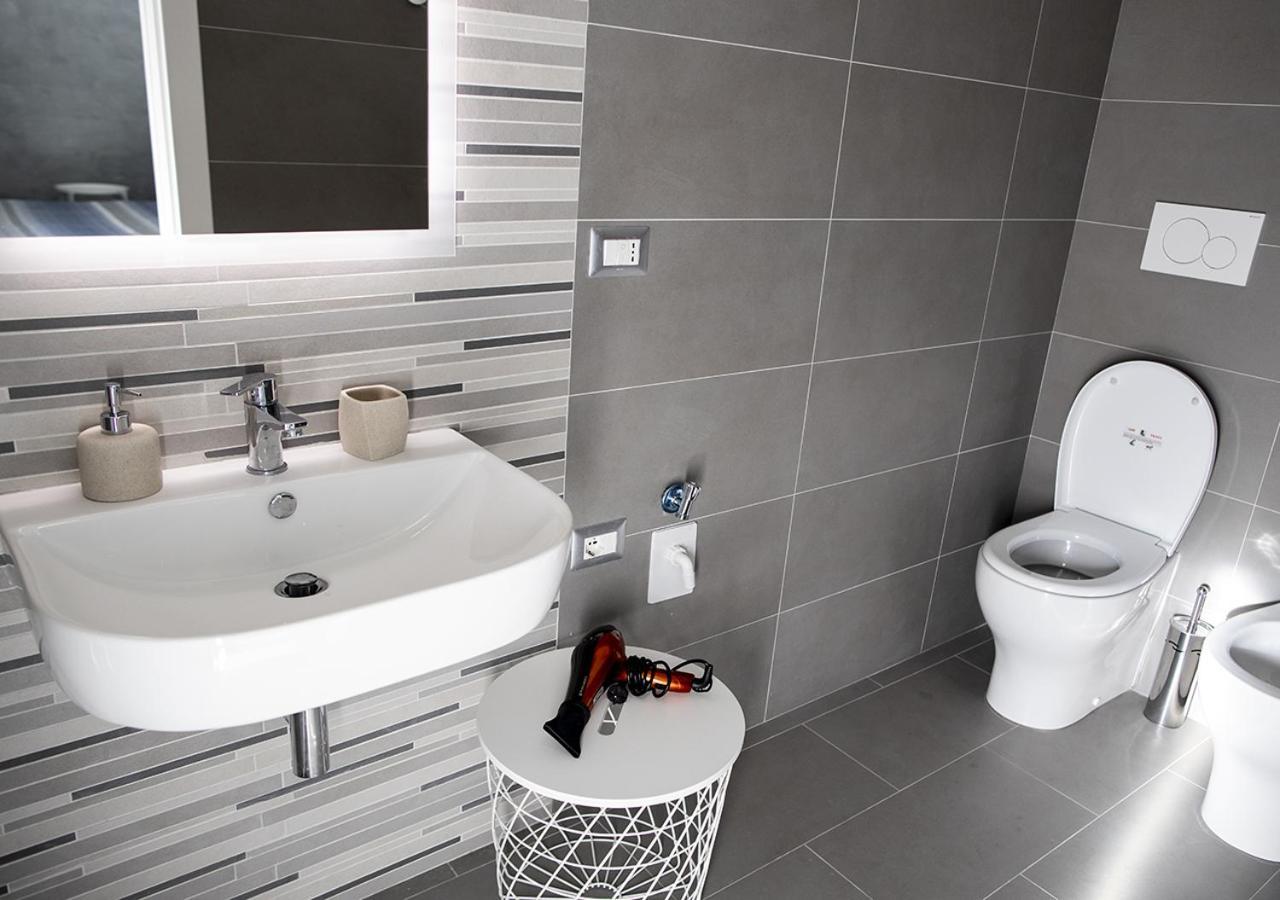 Smart Central Apartments Милано Екстериор снимка