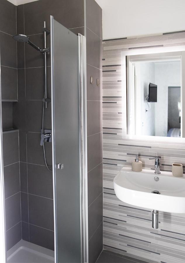 Smart Central Apartments Милано Екстериор снимка