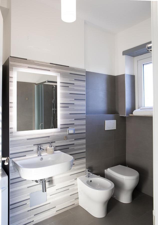 Smart Central Apartments Милано Екстериор снимка